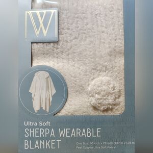 Sherpa Wearable Blanket- White- UltraSoft- NEW